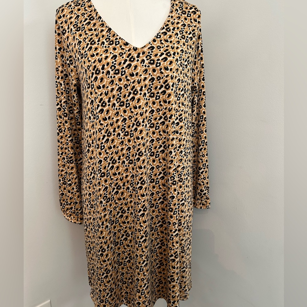 Buckhead Betties Dress V-Neck Leopard Print Flowy Comfortable Size Medium